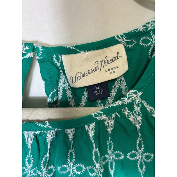 Universal Threads Women's Grannycore Embroidered Sleeveless Ruffle Blouse SZ XL - Picture 2 of 4